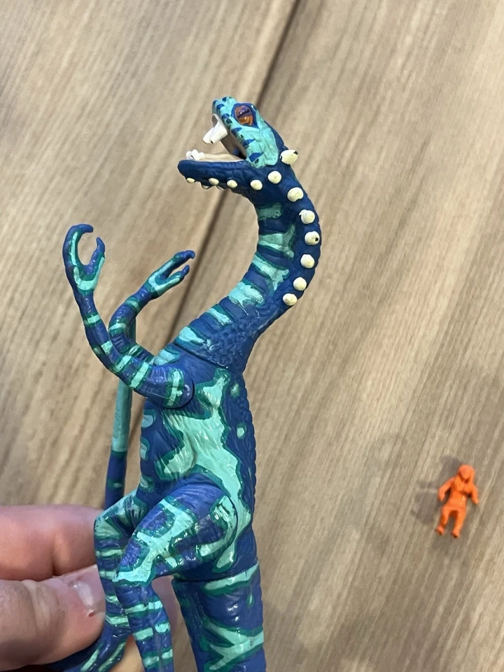 Figura de acción Playmates Primal Rage Vertigo Dinosaurio 6" 1996 de colección con seguidor Foto 3 de 4