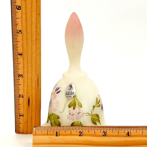 Fenton handbemalte weiße Frost Glasglocke florales Design Signatur S. Hart #2757 - Bild 14 von 15