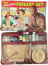Vintage 1950S PHILIP HARBEN cookery set Berwick toys