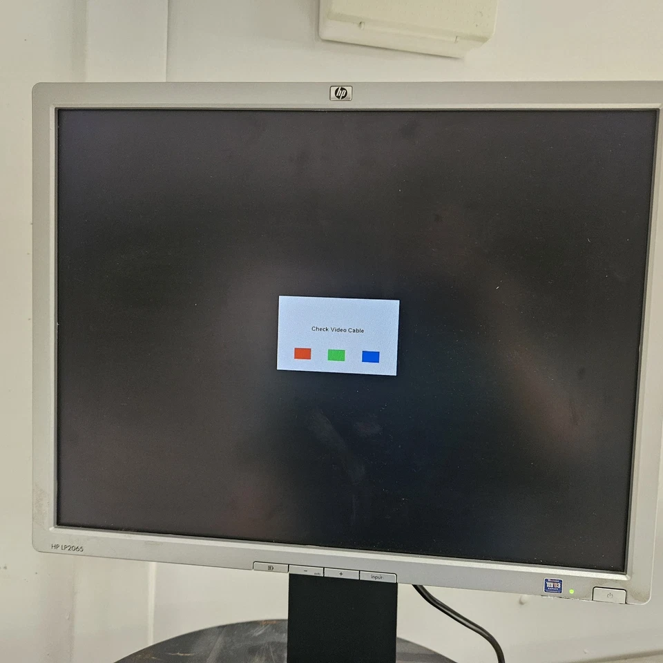 Retro HP LP2065 Monitor With Stand Base 415939-002 415995-001 - Image 2 of 4