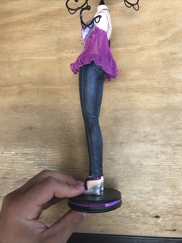 Vintage Schmuckständer Schaufensterpuppe rosa und lila Outfit funkelnd - Bild 12 von 21