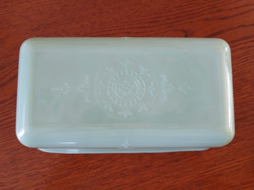 Vintage 1940's Fire King Jadeite Philbe Refrigerator Dish with Lid - Picture 5 of 11