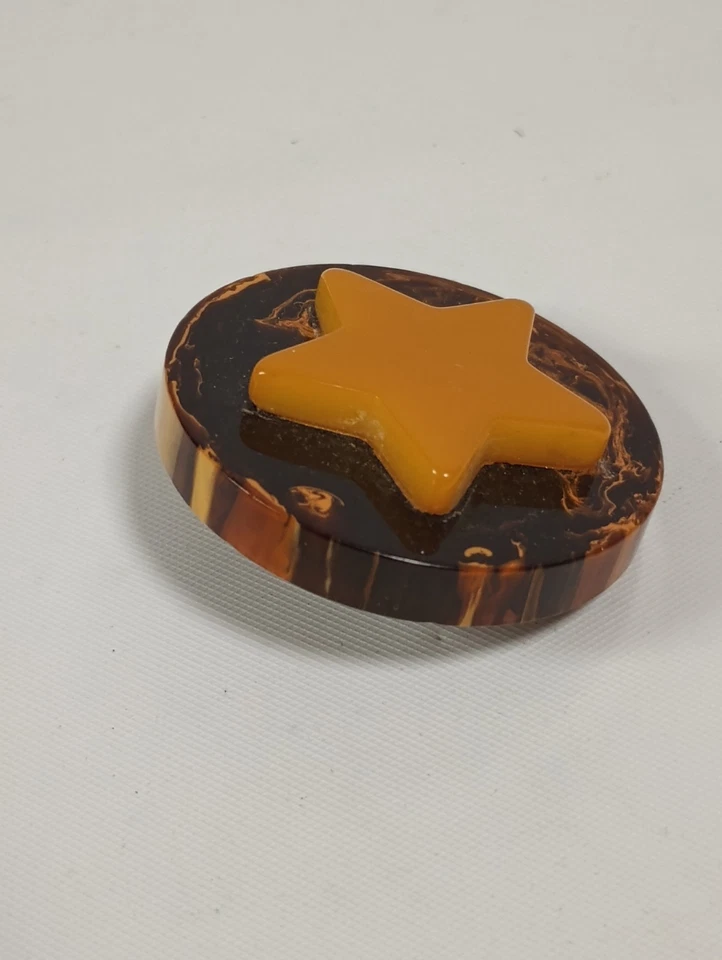 Vintage round button with a star, big and beautiful - Image 2 of 4