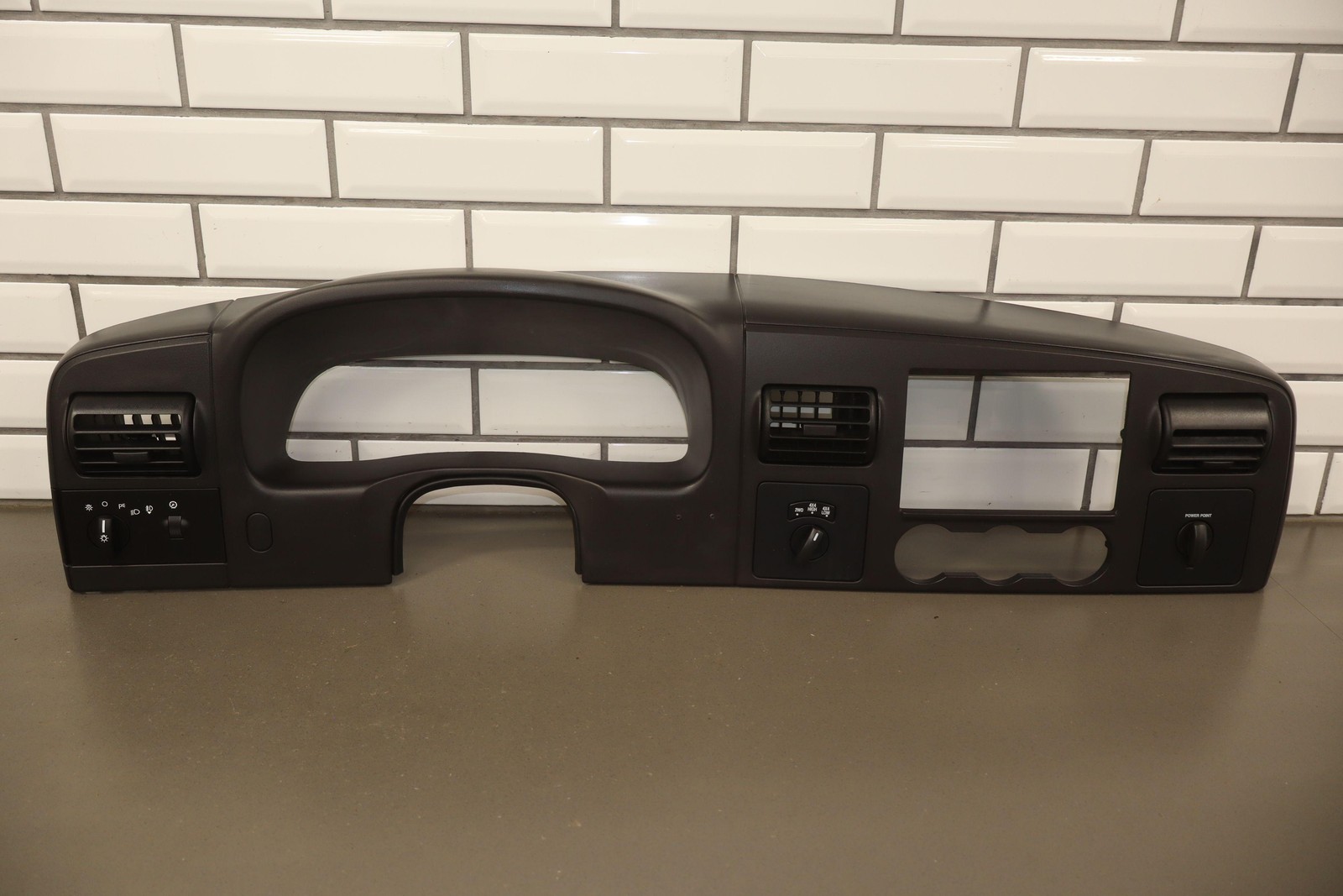 05-07 Ford F250 F350 Superduty Radio Speedometer Cluster Bezel Medium Flint 3E