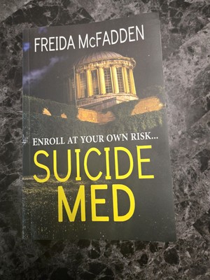 Suicide Med by Freida McFadden, Paperback (Reprint/Copy)
