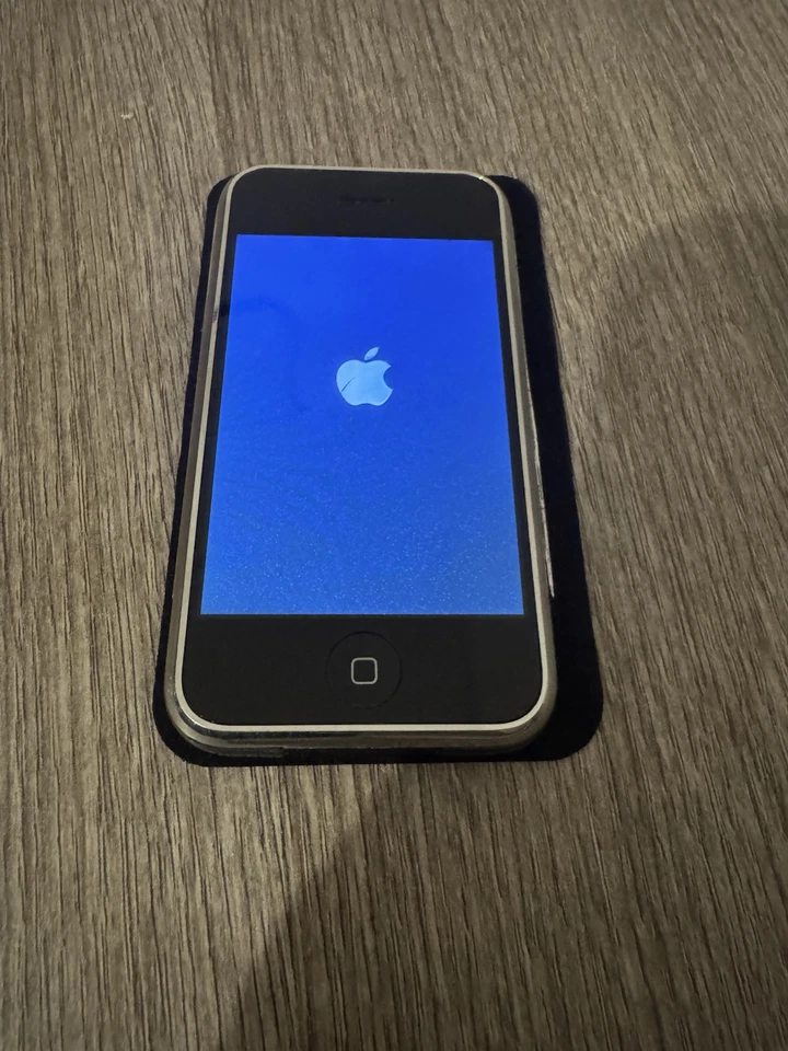 Apple iPhone 2G 1st generation 8GB Completo di scatola Con IMEI Corrispondente - Immagine 3 di 4