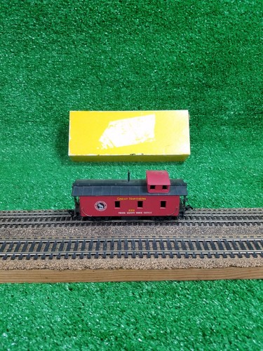 Roundhouse 3483 HO Great Northern Wood Side Offset Cupola Caboose X379 | Zustand: Used