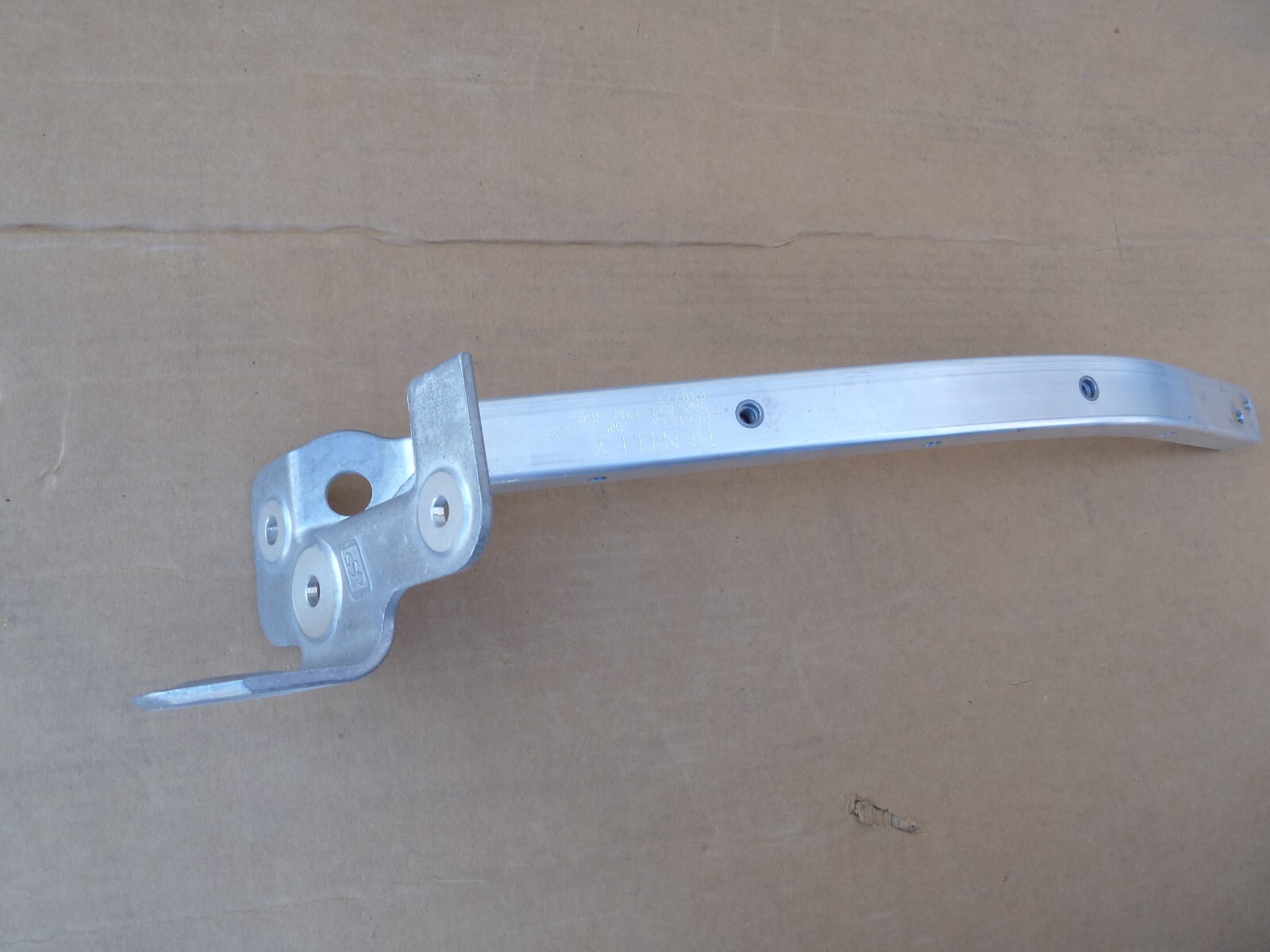 NEW 15+ Bentley Bentayga Right Fender Headlight Support Cross Brace Bracket