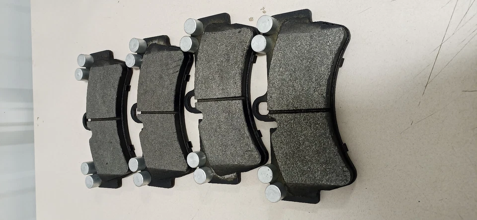 Juego de pastillas de freno de disco Bosch BP1014 para Audi Q7 Porsche Cayenne Volkswagen Touareg Foto 2 de 4