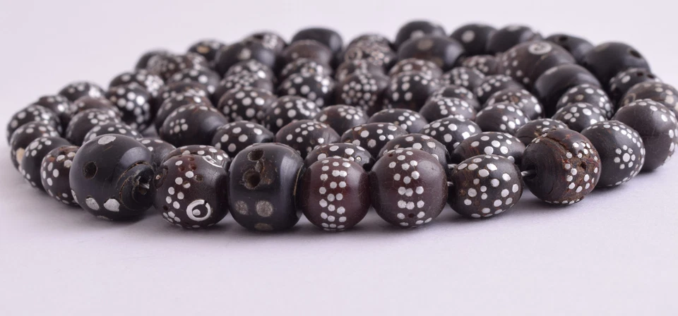 Antique Black coral Yusr beads inlaid strand-assorted 75 beads - Image 2 of 4