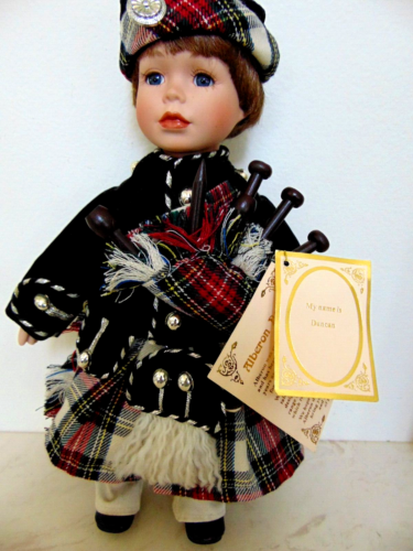ALBERON PORCELAIN DOLL W TAGS 'DUNCAN' SCOTTISH BOY 12" WOOD BAGPIPES-VELVET TOP - Picture 1 of 15
