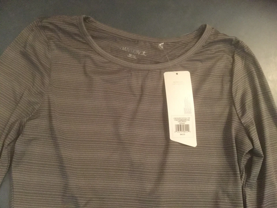 Top para mujer Danskin S gris a rayas manga larga ojo de cerradura $40 nuevo con etiquetas Foto 4 de 4