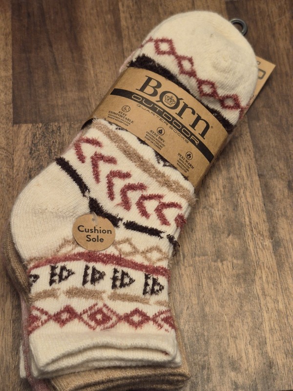 Born Outdoor Quarter Socks Earth Tone NWT 4pr Total