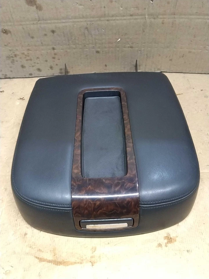 2013 GMC Yukon Center Console LID Black OEM 15217101 4DR SUV 191K Miles Foto 3 de 4