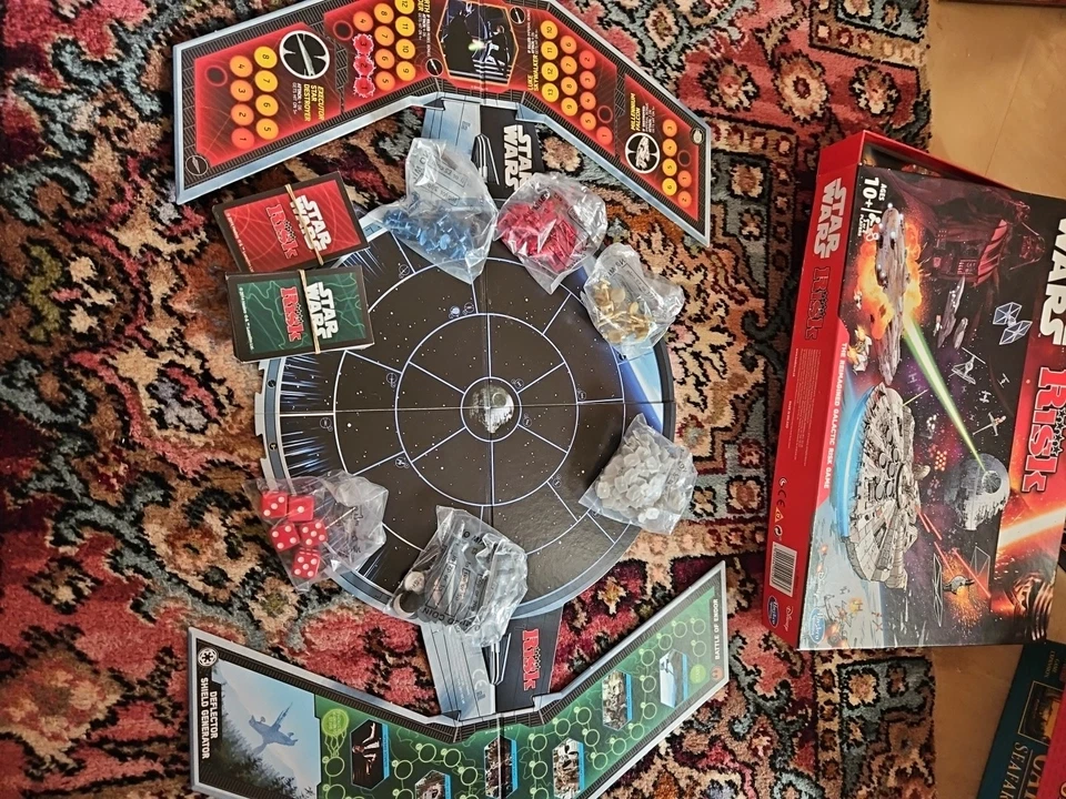 Star Wars Risk Strategy Board Game Hasbro for Age 10+ 100% Complete Great Cond - Image 4 of 4