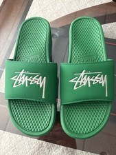 MENS NIKE X STUSSY BENASSI SLIDES / SANDALS PINE GREEN-SAIL SZ 13 DC5239-300