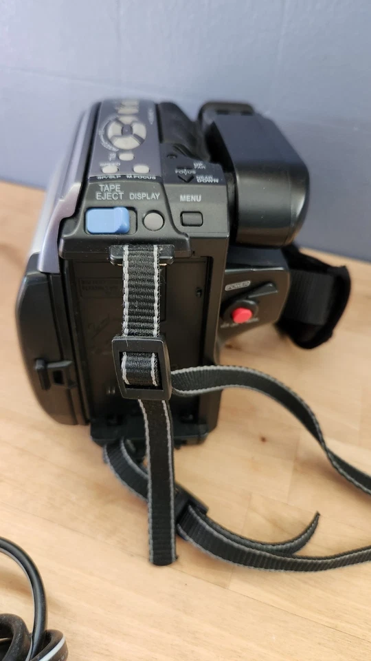 Panasonic PV-L352D Palmcorder VHS-C w/ OEM Playpak, Charger, Cables, NO BATTERY - Image 3 of 4