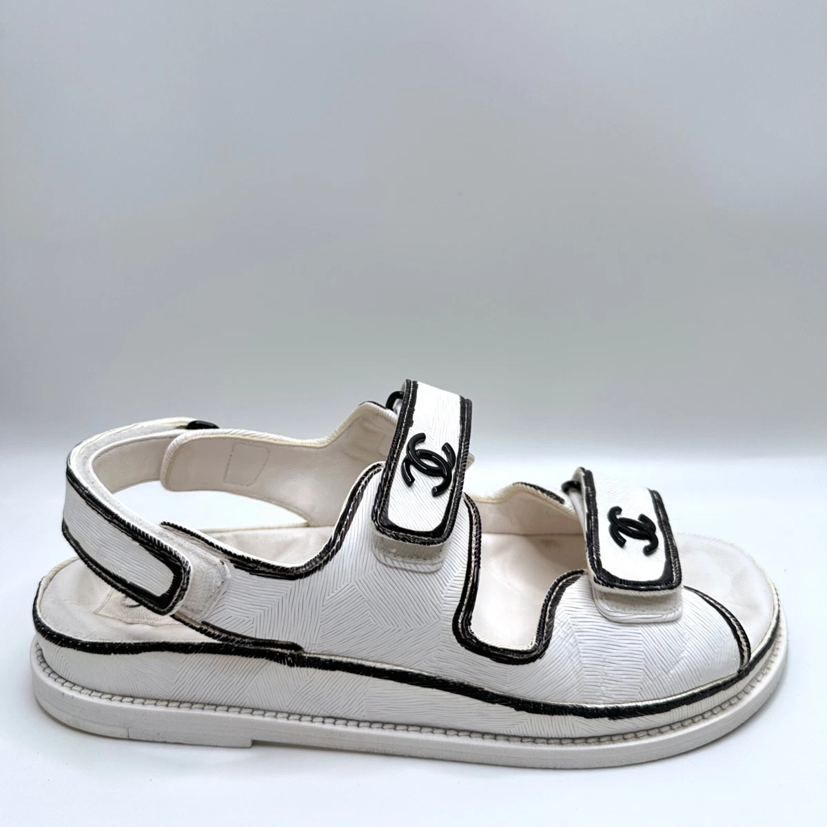 Chanel White Black Leather CC Logo 38.5 EUR Size Slides Flats Dad Sandals