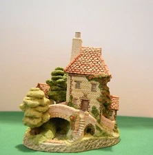 David Winter Cottages "Tollkeepers Cottage" Mint in original box.