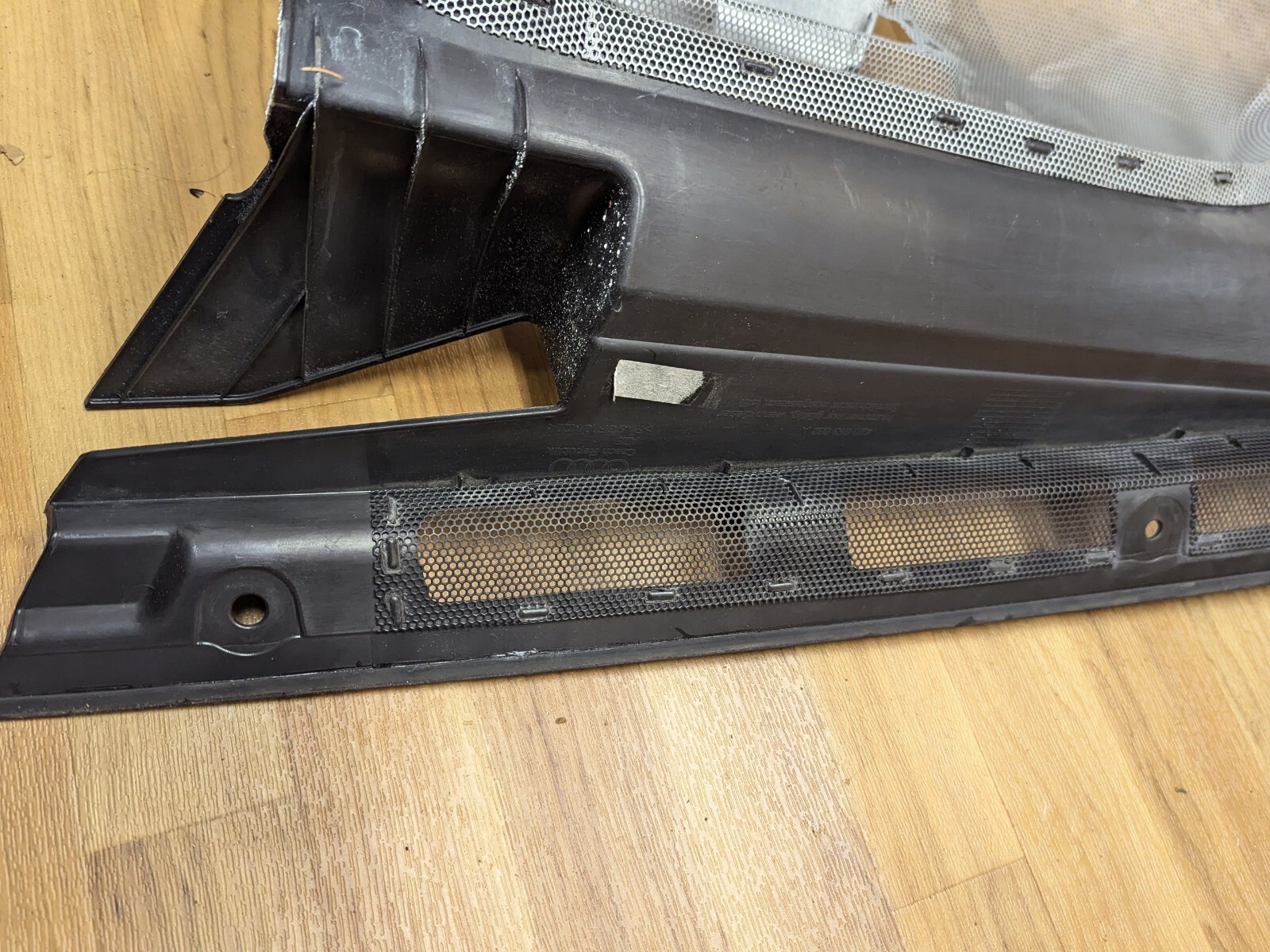 Audi R8 Side Cover - Audi (420-863-082-A)