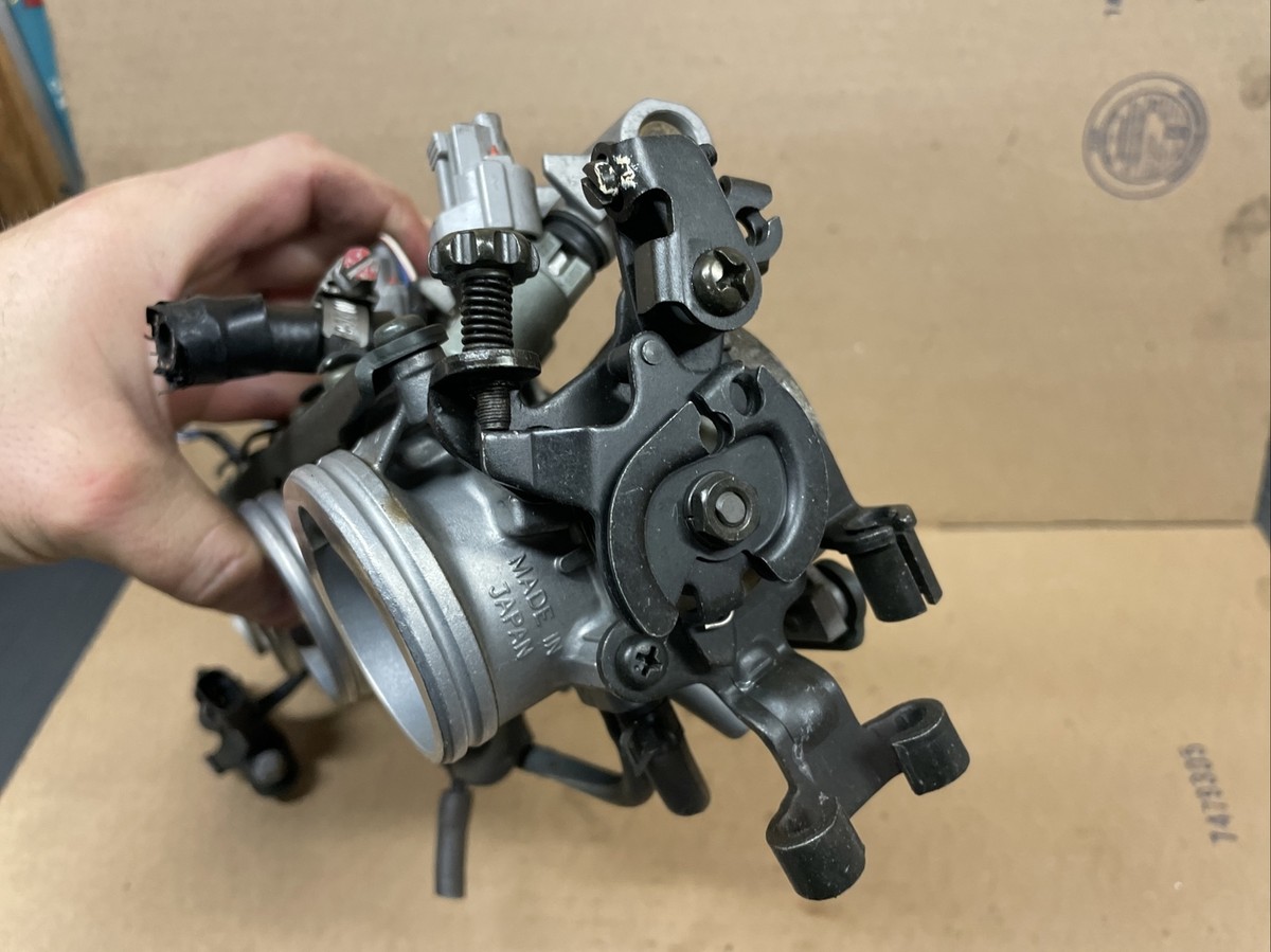 2003 Kawasaki Ninja ZX12R Throttle bodies and injectors 2003 Kawasaki Ninja ZX12R Throttle bodies and injectors