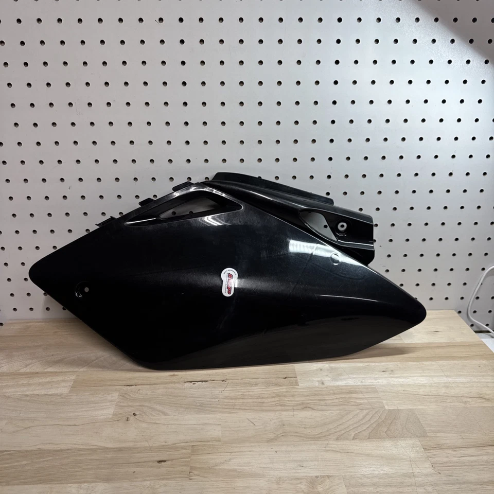 Paneles numerados laterales traseros Polisport plástico negro Honda CRF450R 2005-2006 Foto 3 de 4