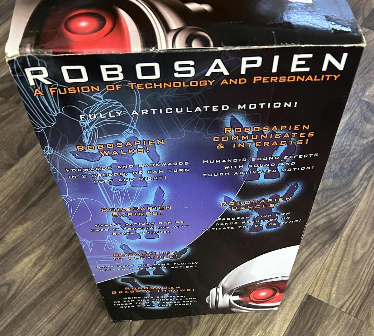 NEW in Box Original WowWee ROBOSAPIEN 8081 Robot with Remote 2004