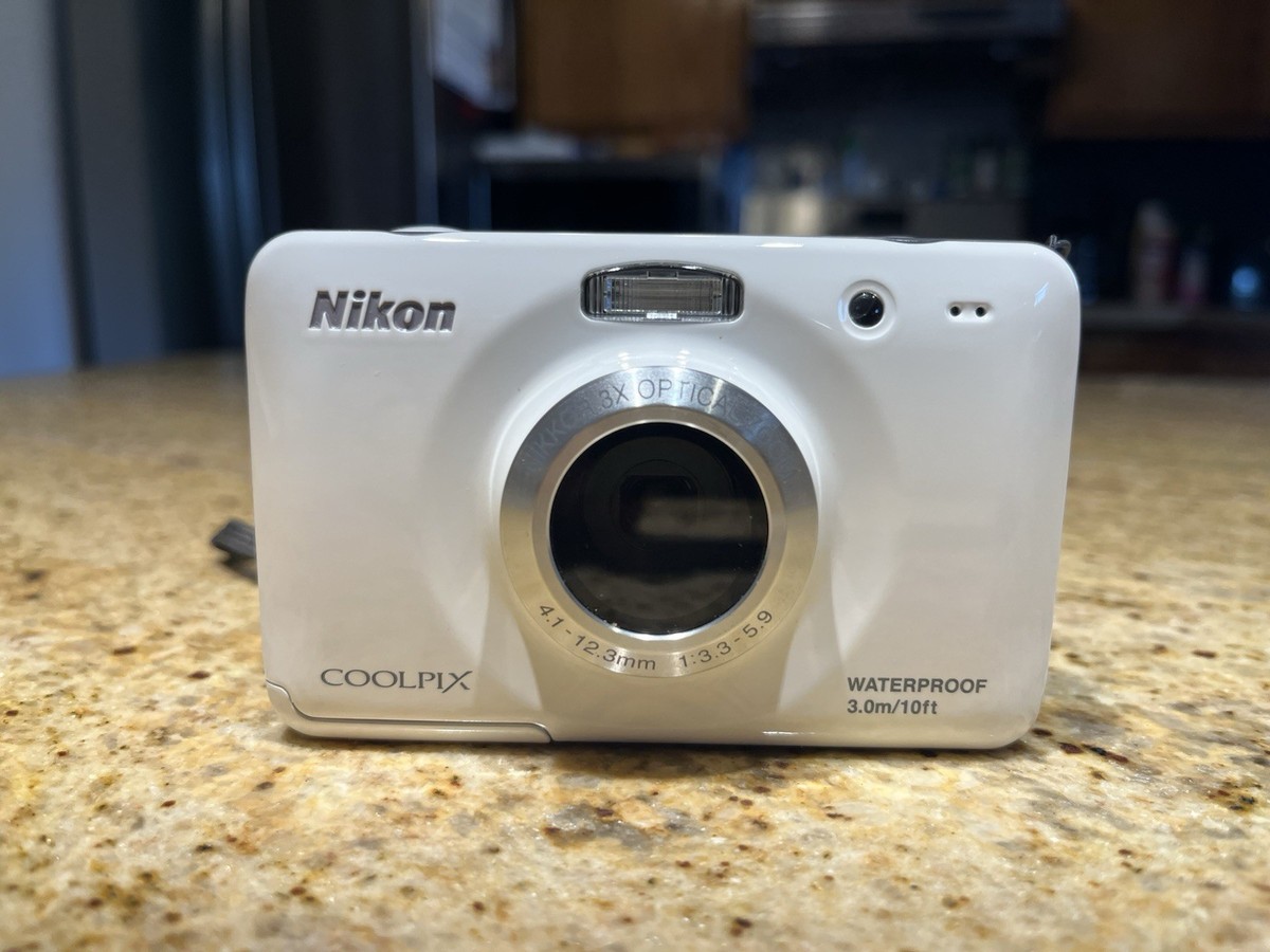 【動作品】Nikon ニコン COOLPIX S30 水中カメラ ホワイト 動作品】Nikon ニコン COOLPIX S30 水中カメラ ホワイト - メルカリ