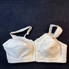 Playtex 18 Hour Bra 40B 4695 Beige Front-Close Wirefree Flex Back Comfort Strap