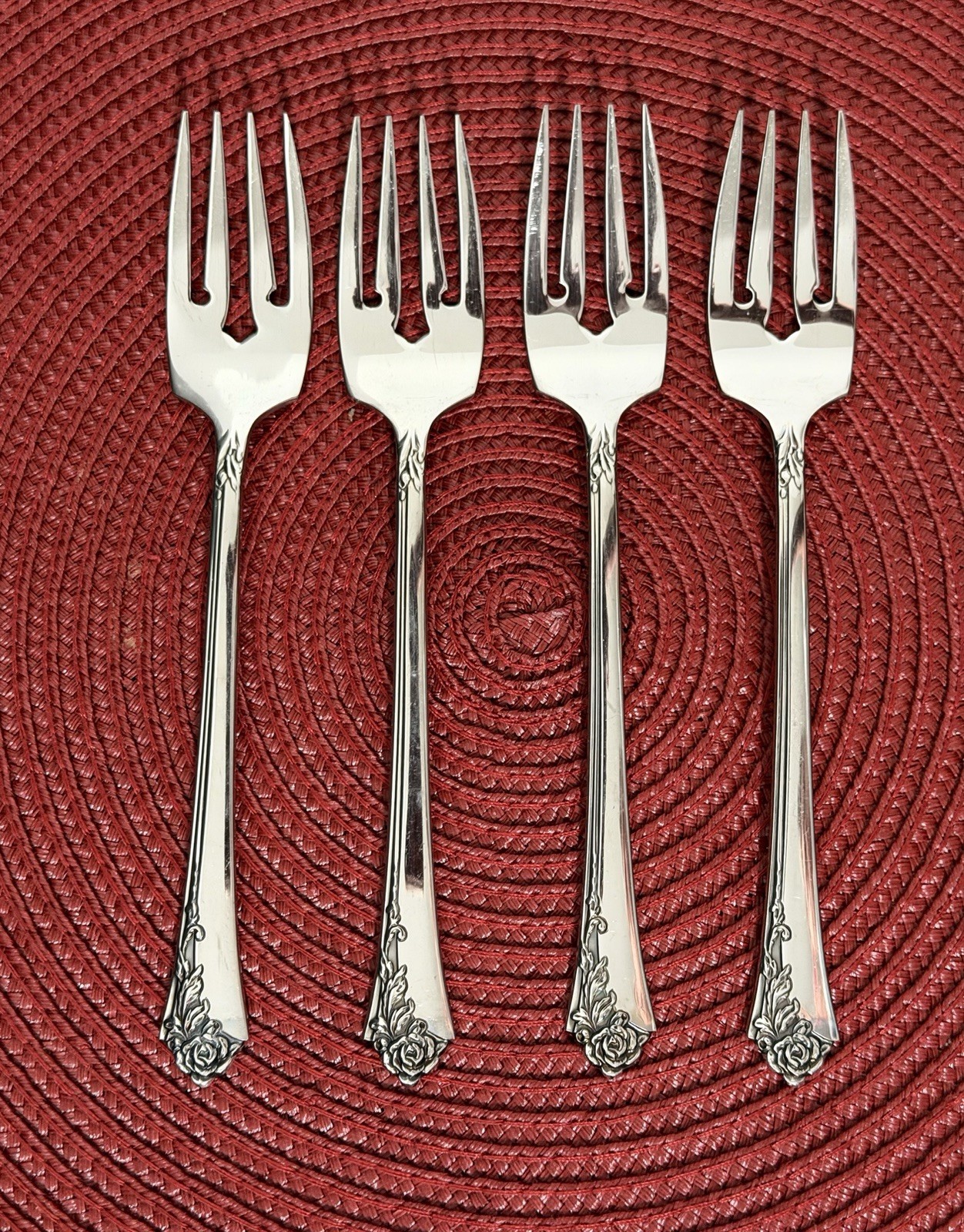 Set of 4 Oneida DAMASK ROSE Glossy Cube Mark Stainless 6 7/8