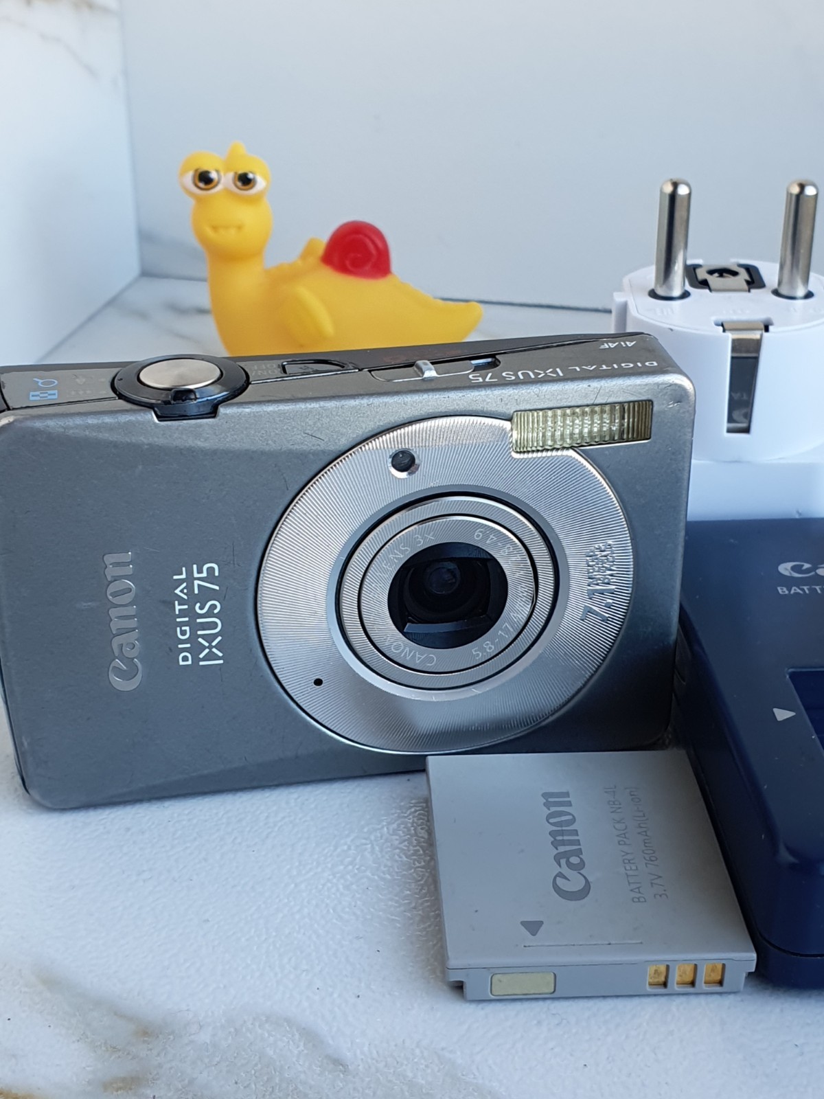 Canon IXUS 75 Silver 7.1MP digital compact camera silver