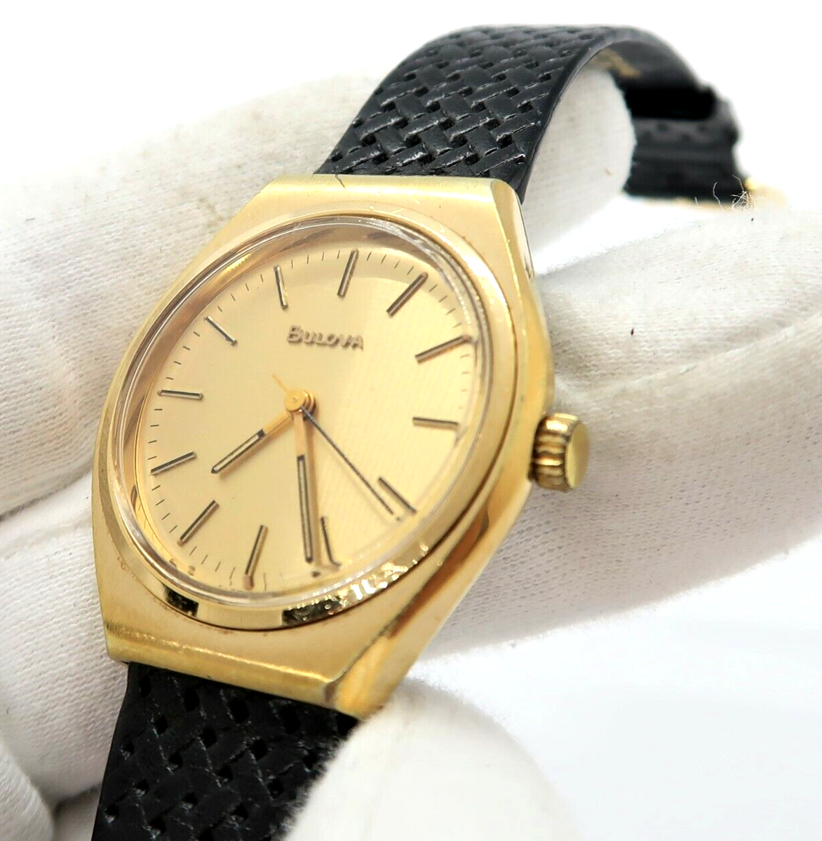 BULOVA,N9 1979 ETA CW 2851, Classic Manual Wind, w/Brade Band MENS