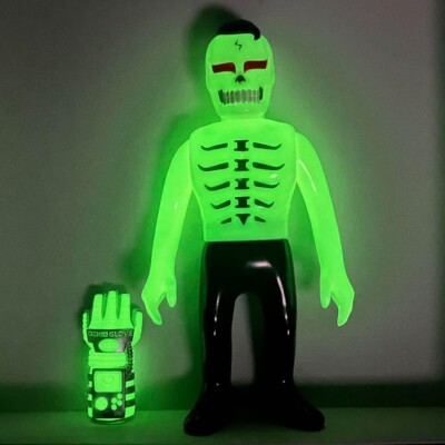 PUNKDRUNKERS SKULLTOYS GUY2 ガイツ 蓄光 グローブ付 PUNKDRUNKERS SKULLTOYS GUY2 Gates with glow in the dark