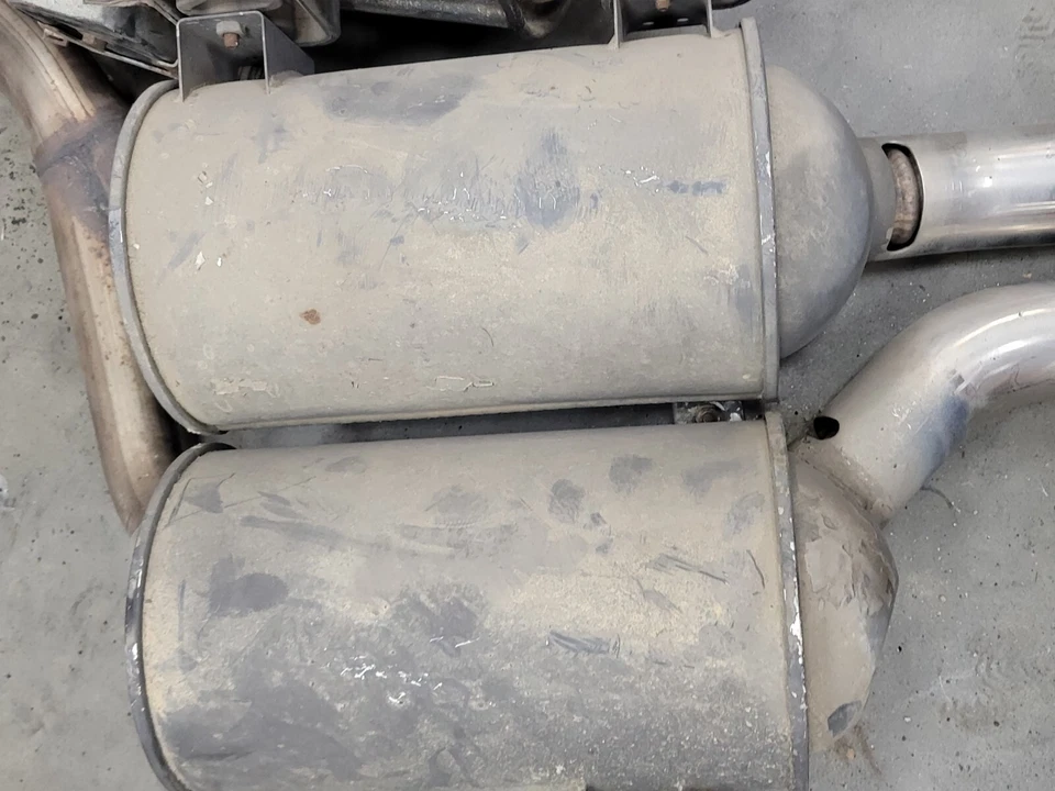 Silenciador de escape original BMW E39 M5 V8 1997-2003  Foto 2 de 4