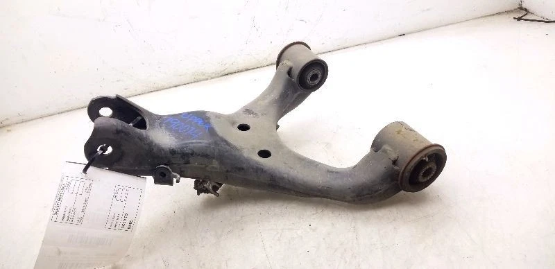 08-18 BRAZO DE CONTROL SUPERIOR TRASERO LADO DE TRANSMISIÓN TOYOTA SEQUOIA Foto 4 de 4