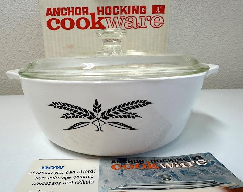 Anchor Hocking Cookware Black Wheat 1960s 1 1/2 Qt Saucepan NIB w/ Lock Handle