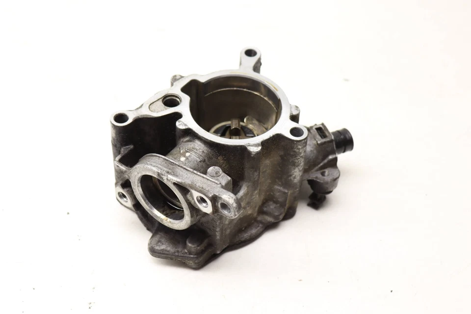 AUDI A6 QUATTRO 2012-2015 2,0 L - Bomba de vacío de freno 06J145100C Foto 2 de 4