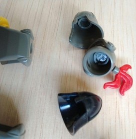 LEGO 6081 King's Mountain Fortress Castle Knights 4pcs with Horse Black Parrot