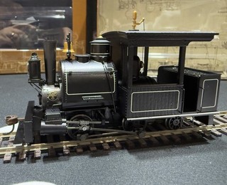 Bachmann ON30 0 4 2 PORTER STEAM LOCO(DCC SOUND)UNLETTERED BLACK w/WHITE STRIPES