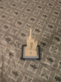 LEGO ARCHITECTURE: Empire State Building (21002) 2009