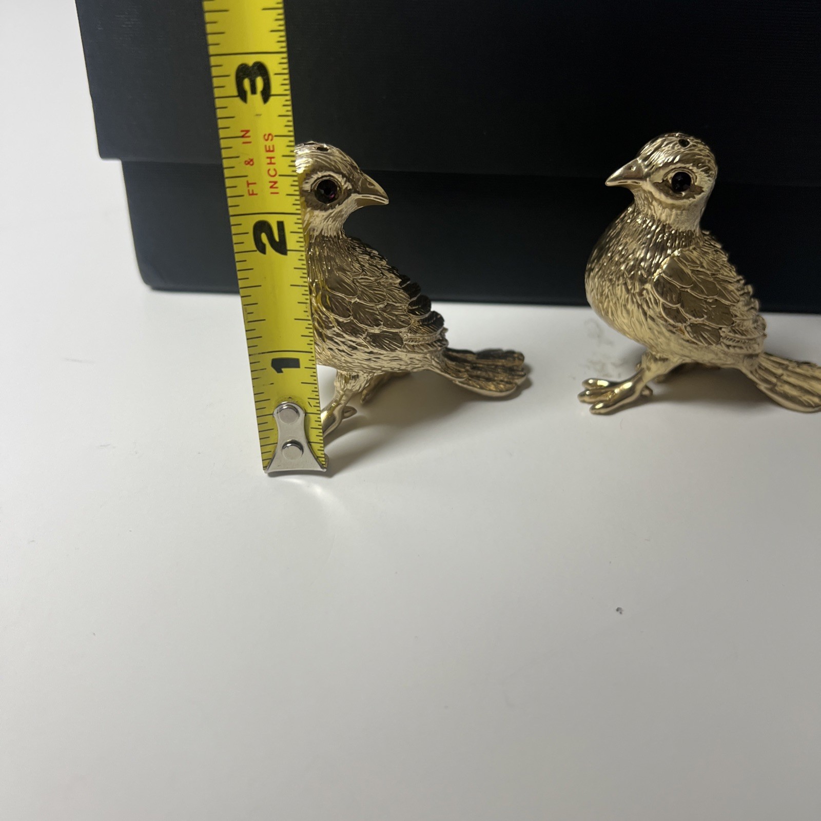 L'objet Goldtone Birds Pigeon Purple Eyes Salt & Pepper Shakers New In Box