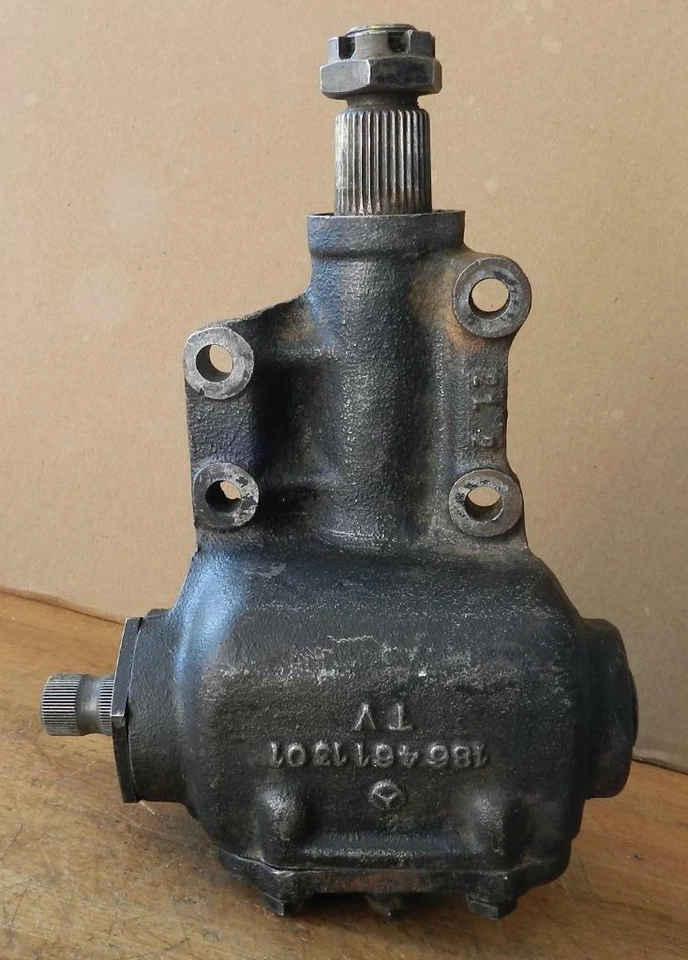 1957-59 Mercedes Benz 220 Series 2.2L 6-Cyl used manual steering gear 1864611301 - Image 3 of 4