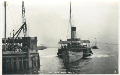 Hull Yorkshire Victoria Pier England OLD PHOTO