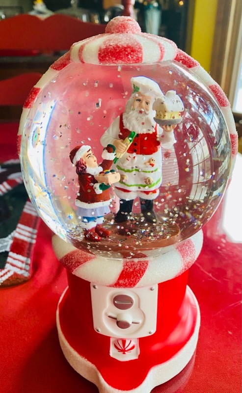 Battery operated Christmas bubble gum snowglobe with timer