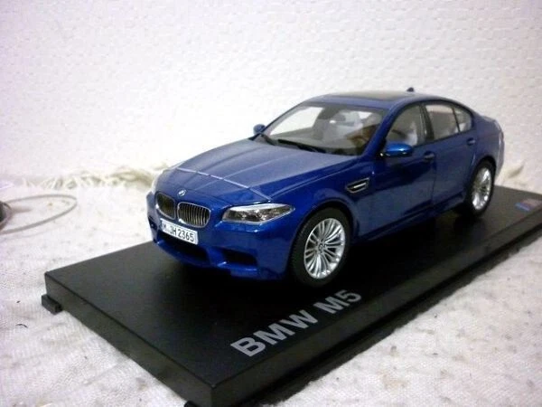 PARAGON BMW M5 F10 1/18 Miniature Car Blue 5 Series