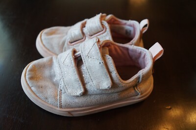 TOMS Kids Girl's Lenny Double Strap Rose Gold Iridescent Foil Sz Toddler  Shoes