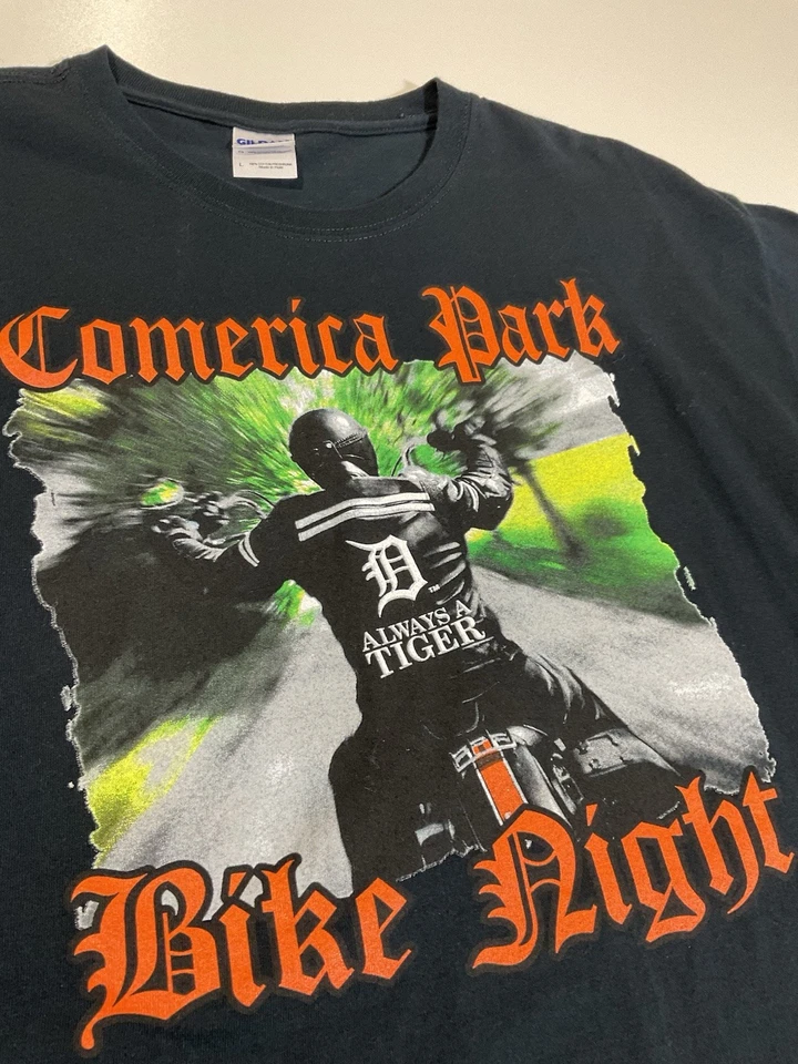 Camiseta De Colección Comerica Park Bicicleta Noche Talla M/L Detroit Tigers Motocicleta Y2K Foto 2 de 4