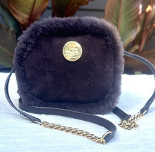 Borsa a tracolla piccola UGG Australia marrone scamosciato pelliccia orlo oro zip logo