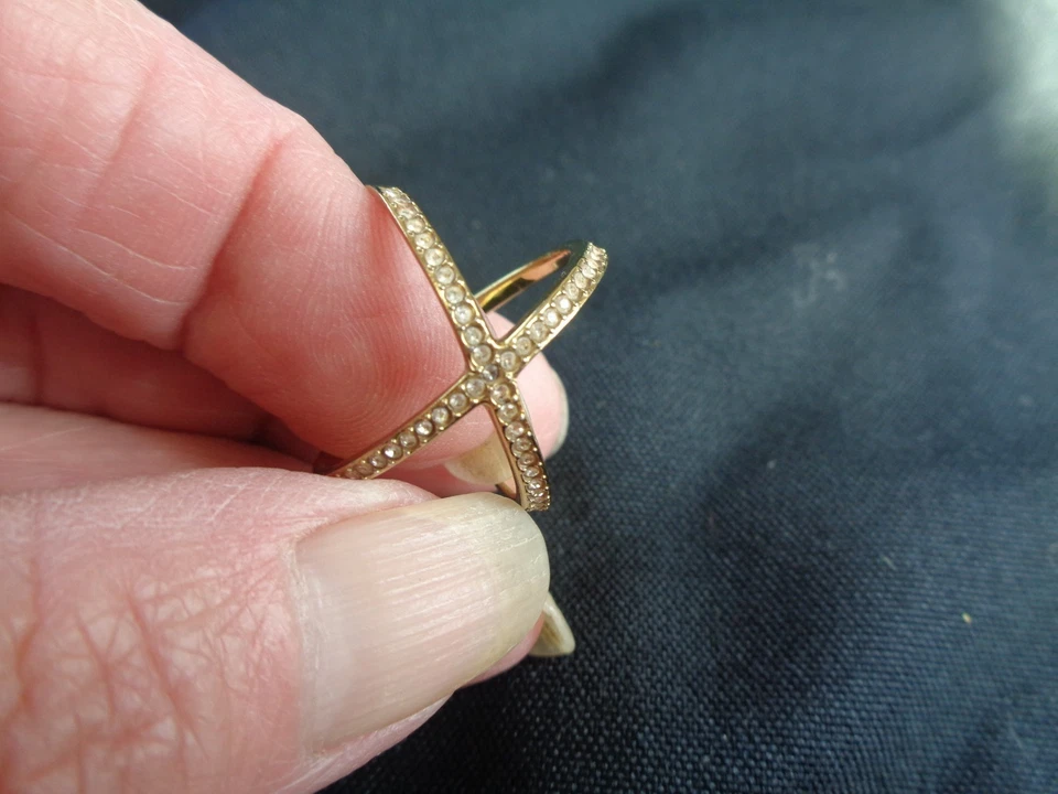 Michael Kors Brilliance Chapado en Oro Pavé Cruzado Talla 7 Foto 3 de 4