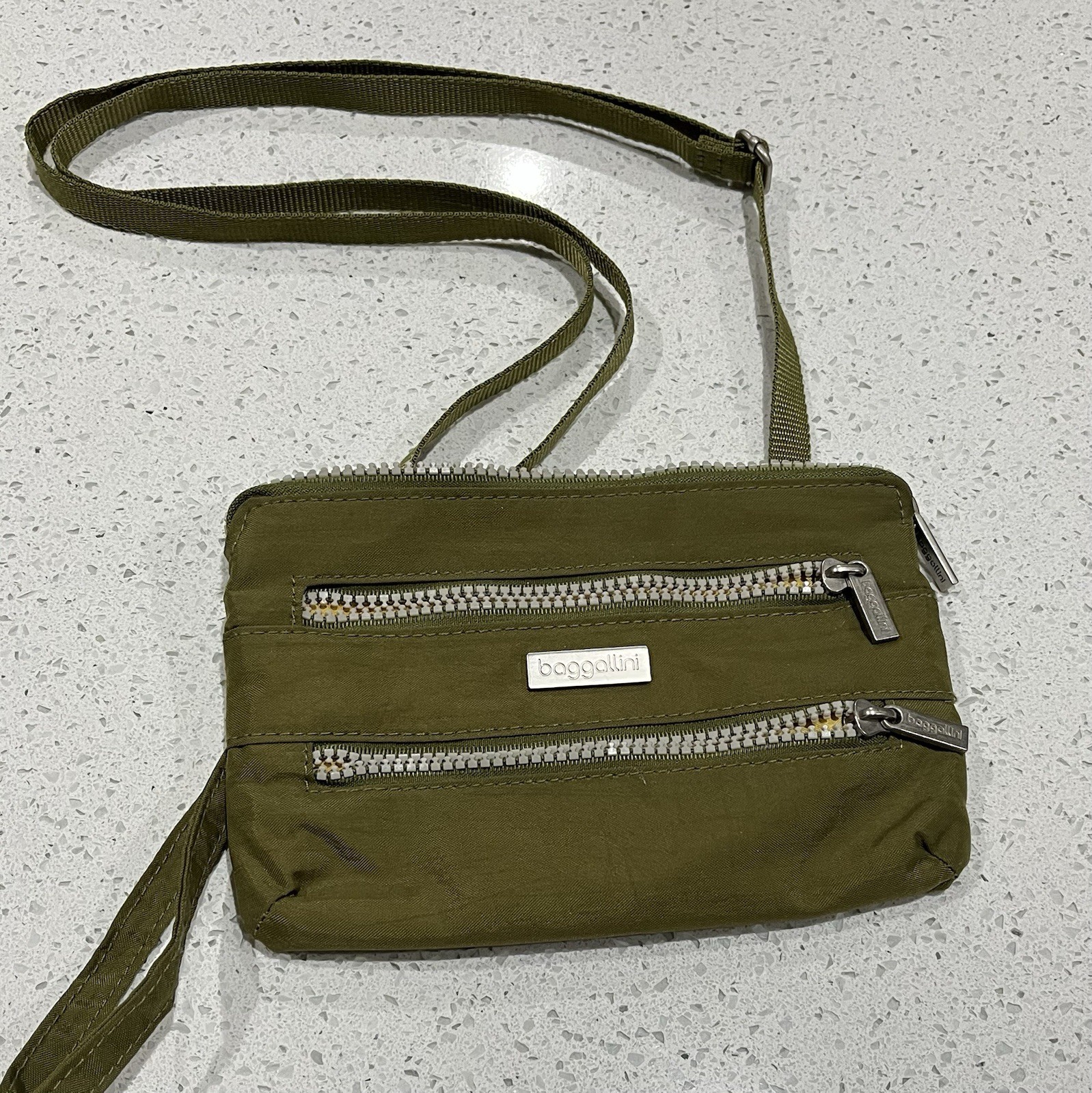 Baggallini Medium Olive Green/Yellow Nylon Crossbody Bag W/Wrist Strap Travel